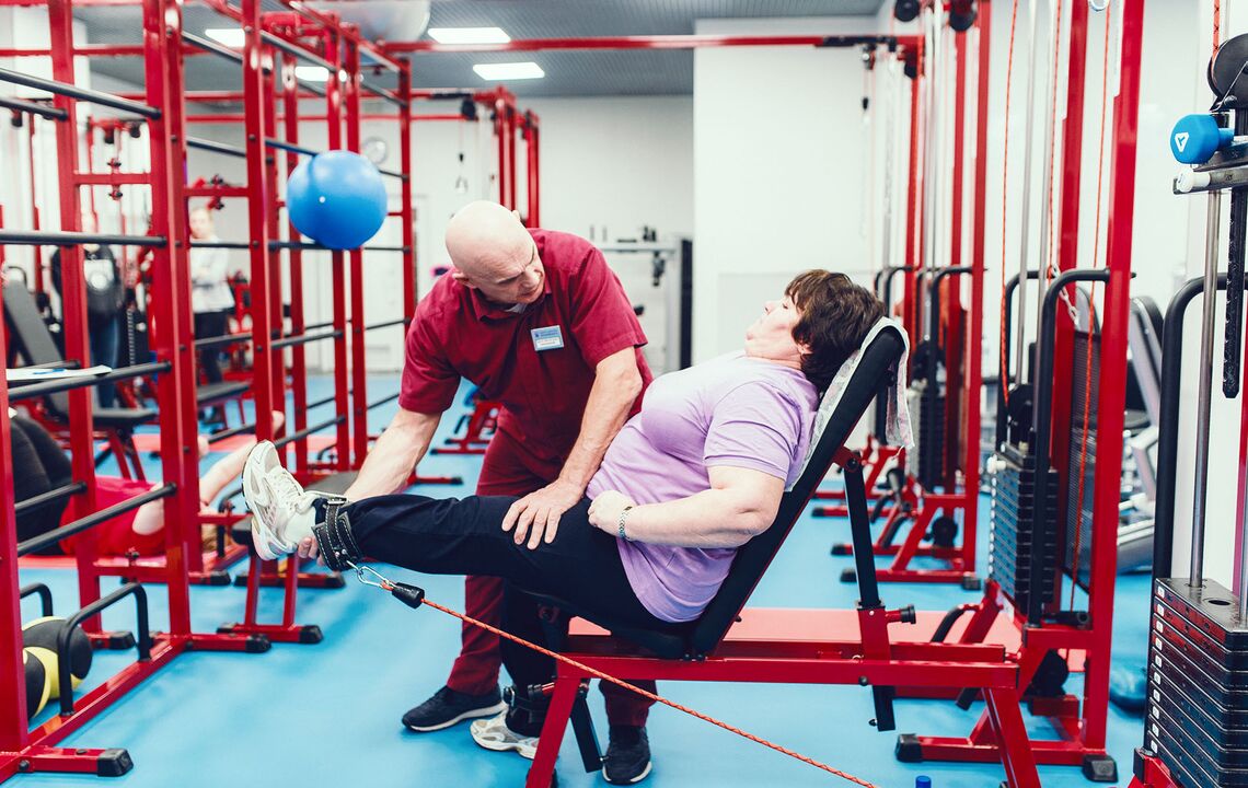 Mmega ahụ na simulator maka ọgwụgwọ nke gnarthrosis