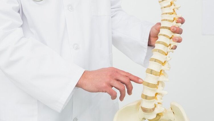 dọkịta na-egosiputa usoro mmepe nke osteochondrosis